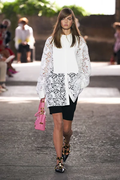 Look 14